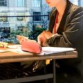 脊柱起立筋を柔らかくするヤンキー座りのやり方
