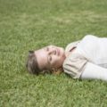 腸腰筋ストレッチは仰向けになって足踏みする