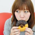 尿酸値が高い人はプリン体オフよりお菓子をオフ