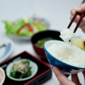 食べないダイエットが原因で腸下垂