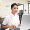 背中のぶつぶつはニキビではなく肌カビだった
