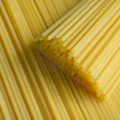 ゆで時間がゼロ！本場も注目する焼きパスタとは
