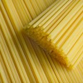 パスタのゆで方は塩分2.5％後のすすぎが肝心