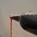 お腹の肉を落とすならビールでなくワインを選ぶ