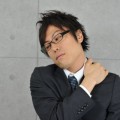 肩こりツボは鎖骨の下！胸の筋膜の癒着が原因