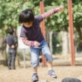 目を閉じて片足立ちすることで脳の衰えチェック