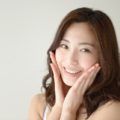 顔のたるみを改善する広頸筋トレーニングとは？
