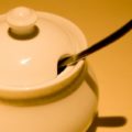砂糖が固まる原因は湿気ではなく「乾燥」だった